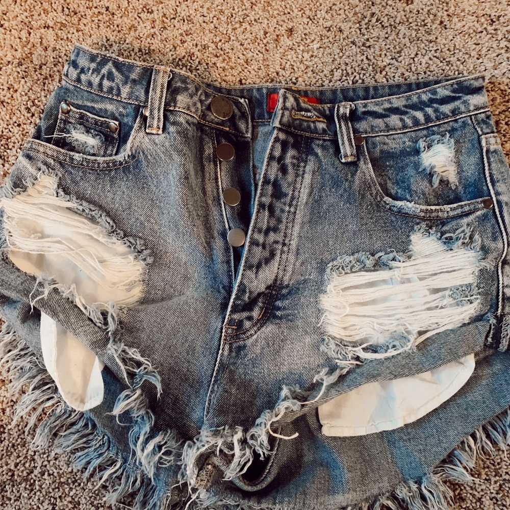 CUTE JEAN SHORTS